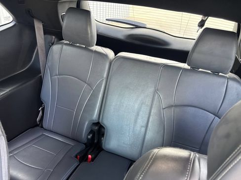 Used 2024 Buick Enclave Premium AWD/4WD image 28