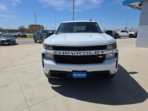 Used 2020 Chevrolet Silverado 1500 Custom w/ Custom Value Package image 2