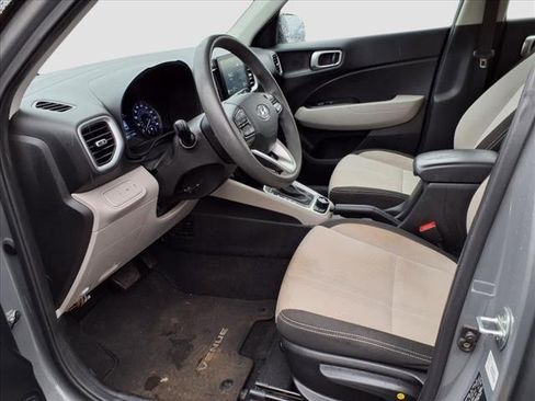 Used 2020 Hyundai Venue SEL image 10