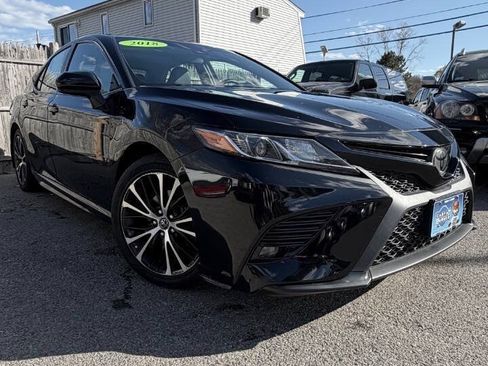 Used 2018 Toyota Camry SE w/ Moonroof Package FWD image 1