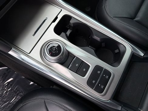 Used 2020 Ford Explorer XLT w/ Equipment Group 202A image 17