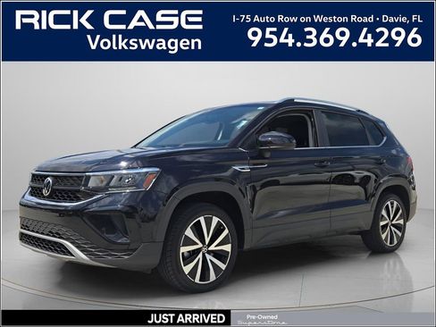 Used 2022 Volkswagen Taos SE FWD image 1