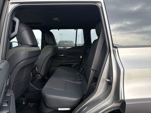 Used 2024 Lexus GX 550 image 18