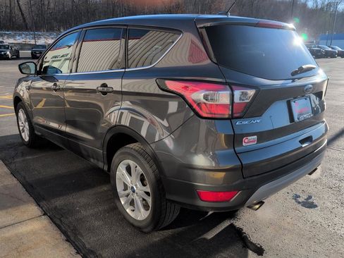 Used 2017 Ford Escape SE image 6