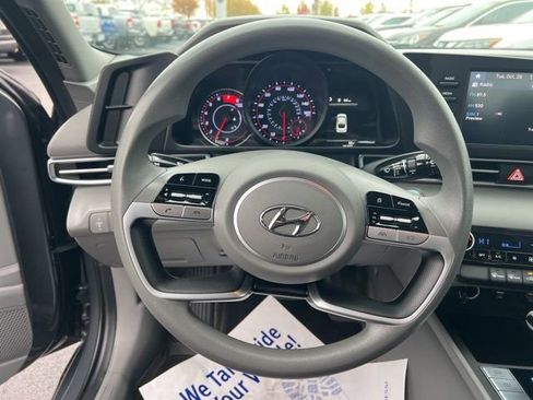 Used 2023 Hyundai Elantra SEL image 13