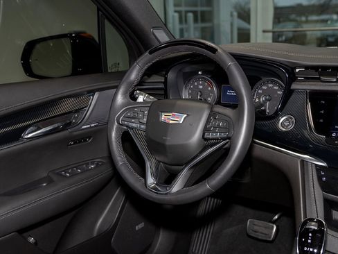 Used 2023 Cadillac XT6 Sport w/ LPO, ONYX Package image 39