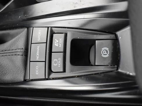 Used 2025 Toyota Camry LE FWD image 32