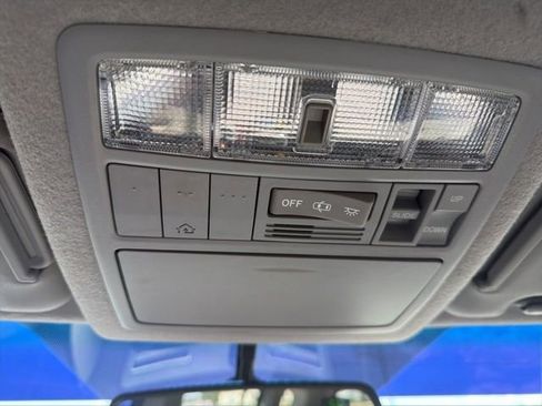 Used 2012 Toyota Highlander Limited w/ Tow Pkg FWD image 19