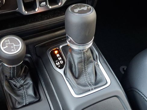 New 2026 Jeep Wrangler Unlimited Sahara AWD/4WD image 10