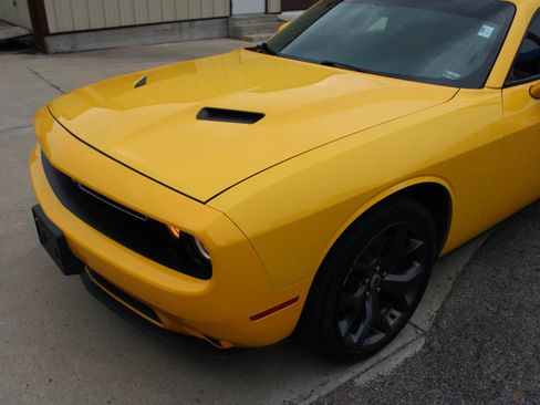 Used 2018 Dodge Challenger SXT Plus RWD image 3