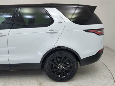 Used 2020 Land Rover Discovery Landmark image 10