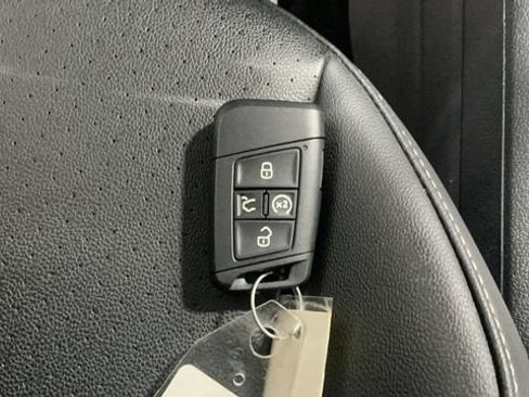 Certified 2024 Volkswagen Tiguan SE AWD/4WD image 37
