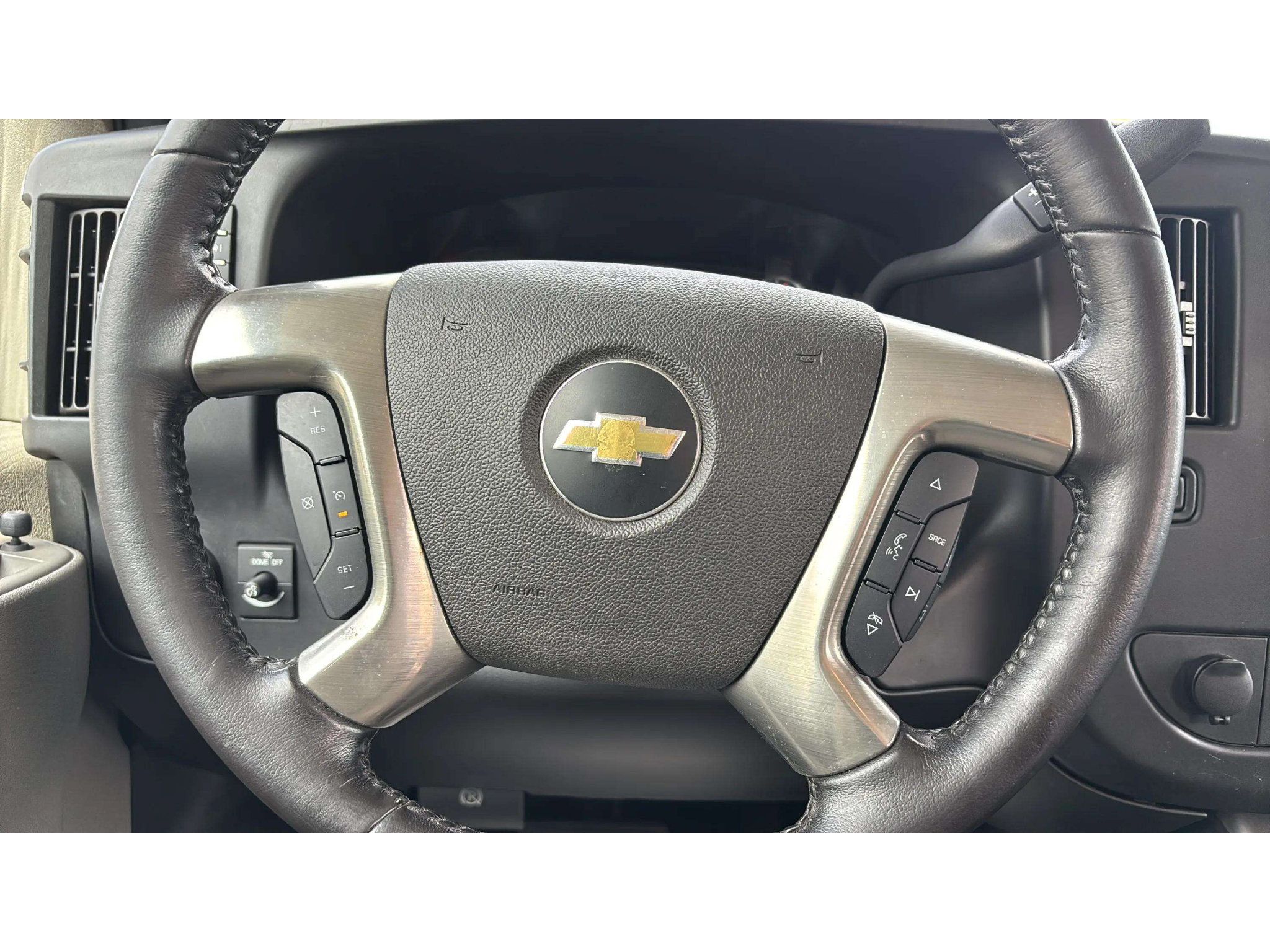Used 2019 Chevrolet Express 3500 LS w/ Chrome Appearance Package RWD image 17