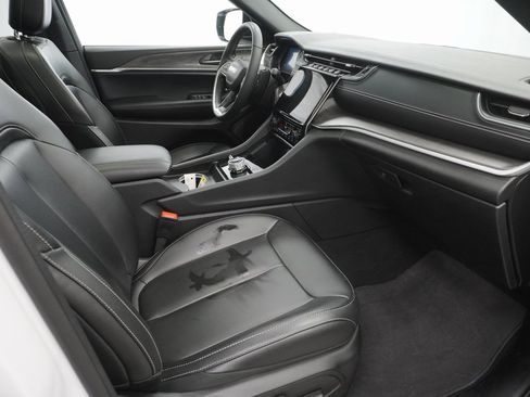 Certified 2024 Jeep Grand Cherokee Limited image 47