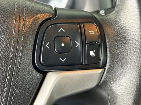 Certified 2017 Toyota Sienna SE w/ SE Preferred Package FWD image 26