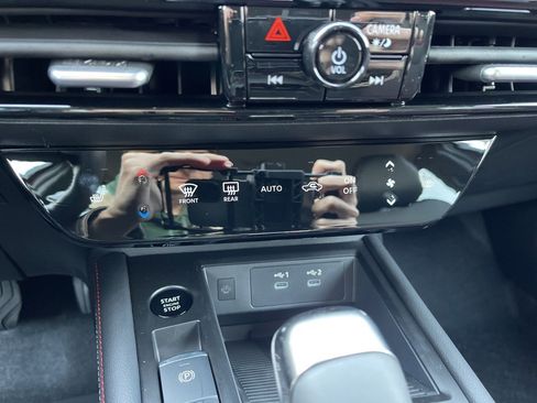 New 2026 Nissan Kicks SR w/ Cold Weather Package image 10