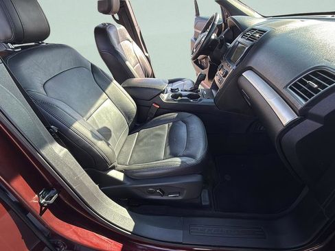 Used 2018 Ford Explorer XLT w/ Equipment Group 202A image 29