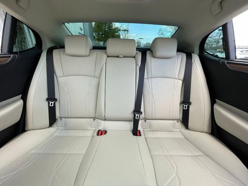 Used 2025 Lexus ES 350 Ultra Luxury w/ Accessory Package (Z2) image 30