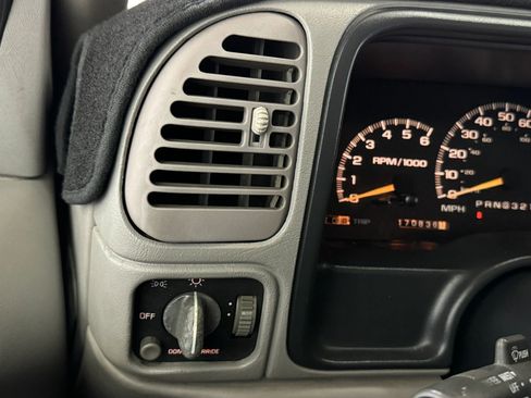 Used 2000 Chevrolet Tahoe Z71 w/ Comfort & Security Pkg image 67