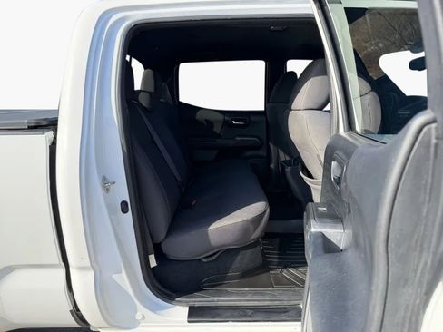 Used 2017 Toyota Tacoma TRD Off-Road w/ Tow Package image 31