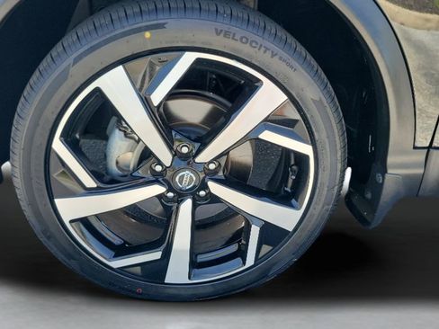 Used 2022 Nissan Rogue Sport SL FWD image 26