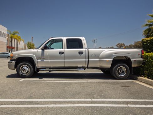 Used 2004 GMC Sierra 3500 SLT w/ Heavy-Duty Power Package AWD/4WD image 8