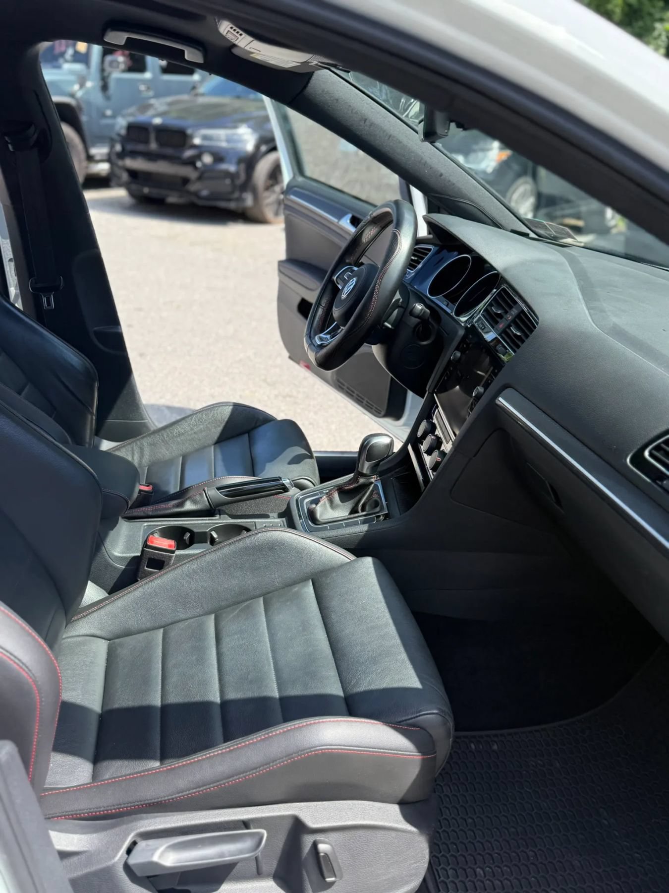 Used 2021 Volkswagen GTI SE FWD image 9
