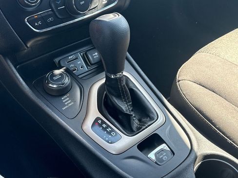 Used 2017 Jeep Cherokee Sport w/ Cold Weather Group image 30