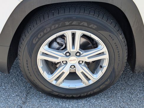 Used 2024 GMC Terrain SLE FWD image 13
