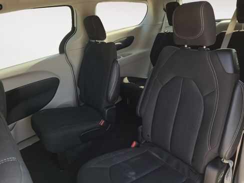 Used 2023 Chrysler Voyager LX FWD image 13