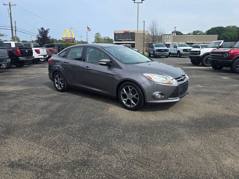 Used 2014 Ford Focus SE w/ Equipment Group 201A FWD image 7