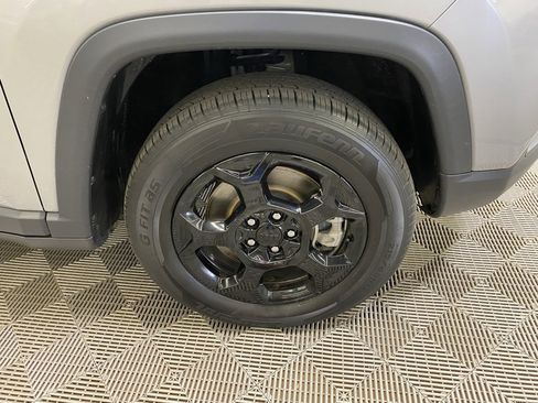 Used 2023 Jeep Compass Trailhawk image 2