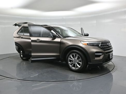 Used 2021 Ford Explorer XLT w/ Equipment Group 202A RWD image 31