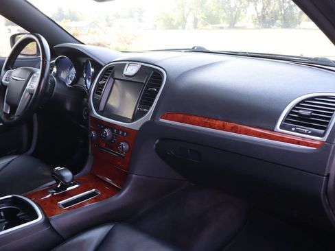 Used 2013 Chrysler 300 AWD w/ Driver Convenience Group image 17