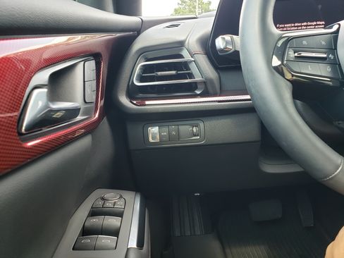 Used 2024 Chevrolet Traverse RS w/ LPO, Floor Liner Package FWD image 16