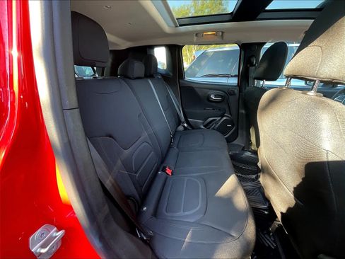 Used 2021 Jeep Renegade Latitude w/ Sun & Sound Group AWD/4WD image 30