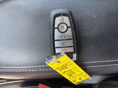 Used 2024 Ford Escape Platinum AWD/4WD image 31
