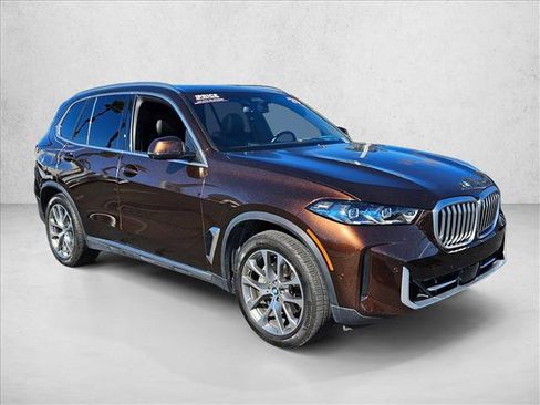 Used 2025 BMW X5 xDrive40i w/ Parking Assistance Package AWD/4WD image 3