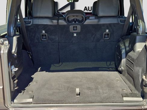 Used 2018 Jeep Wrangler Unlimited Rubicon image 11