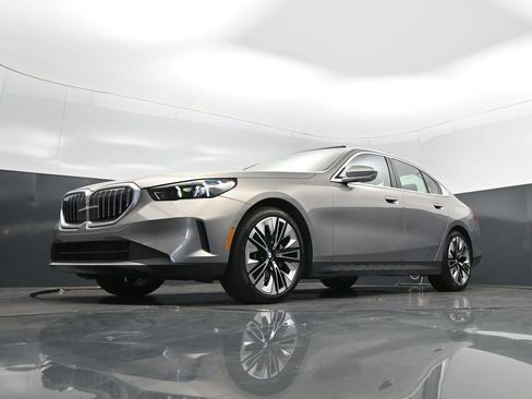 Certified 2026 BMW 530i image 38