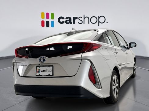 Used 2017 Toyota Prius Prime Premium image 5