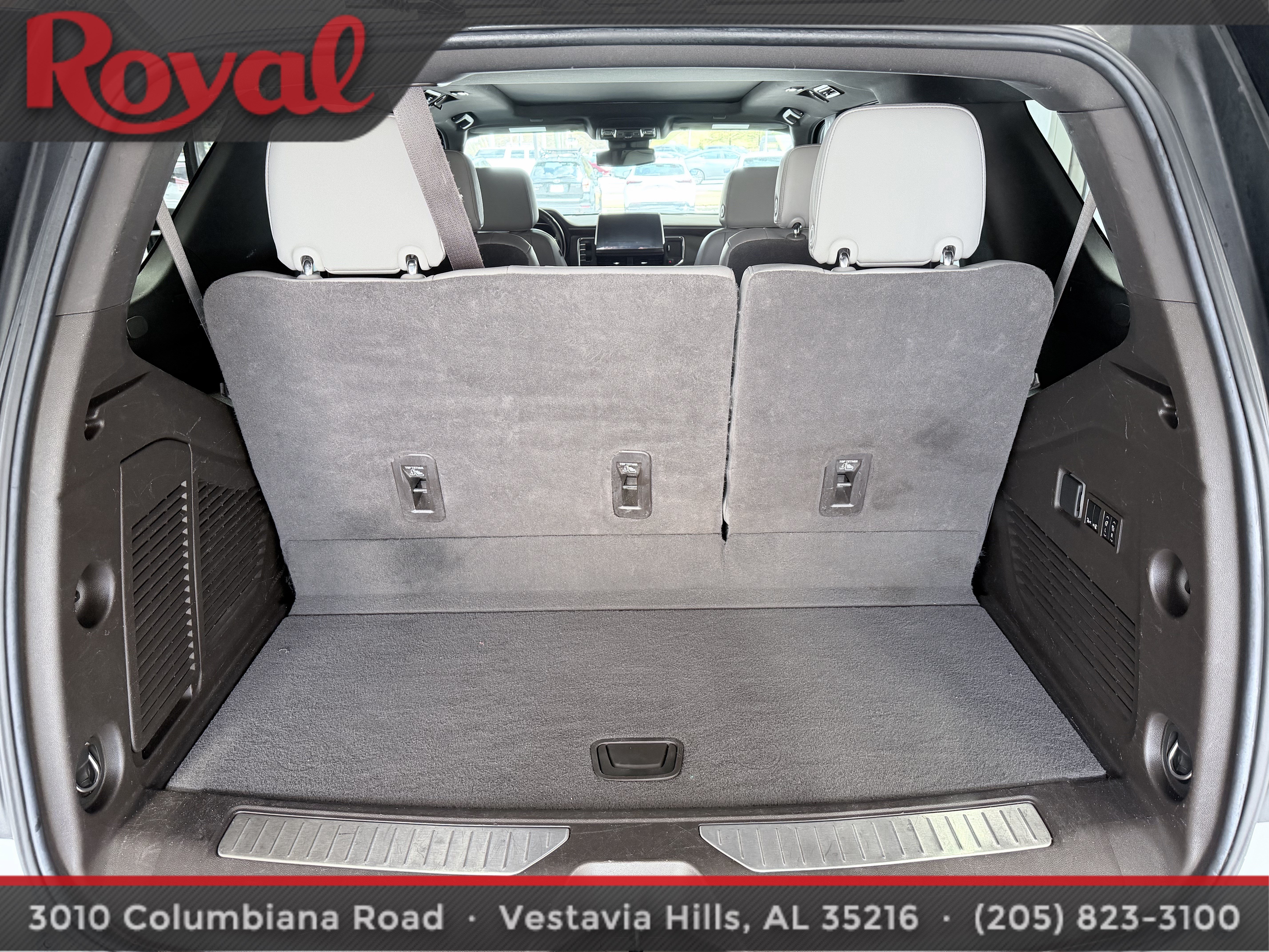 Used 2023 Chevrolet Tahoe Z71 w/ Luxury Package AWD/4WD image 7