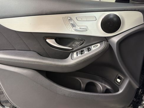 Used 2022 Mercedes-Benz GLC 300 image 11