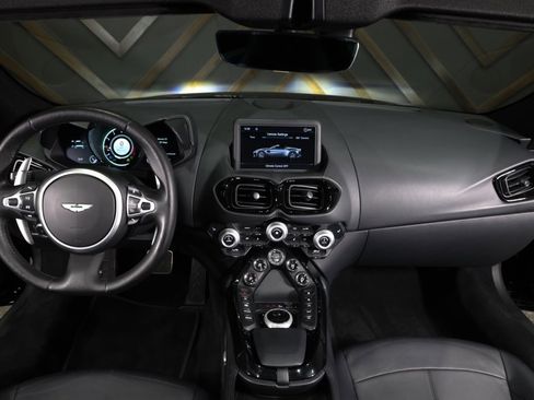 Used 2022 Aston Martin V8 Vantage Roadster image 5