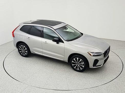 Certified 2025 Volvo XC60 B5 Plus AWD/4WD image 15
