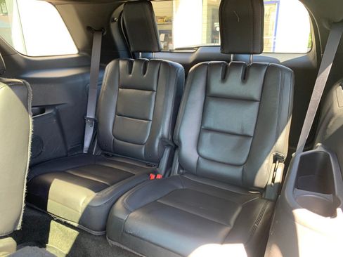 Used 2015 Ford Explorer XLT w/ Equipment Group 202A AWD/4WD image 31