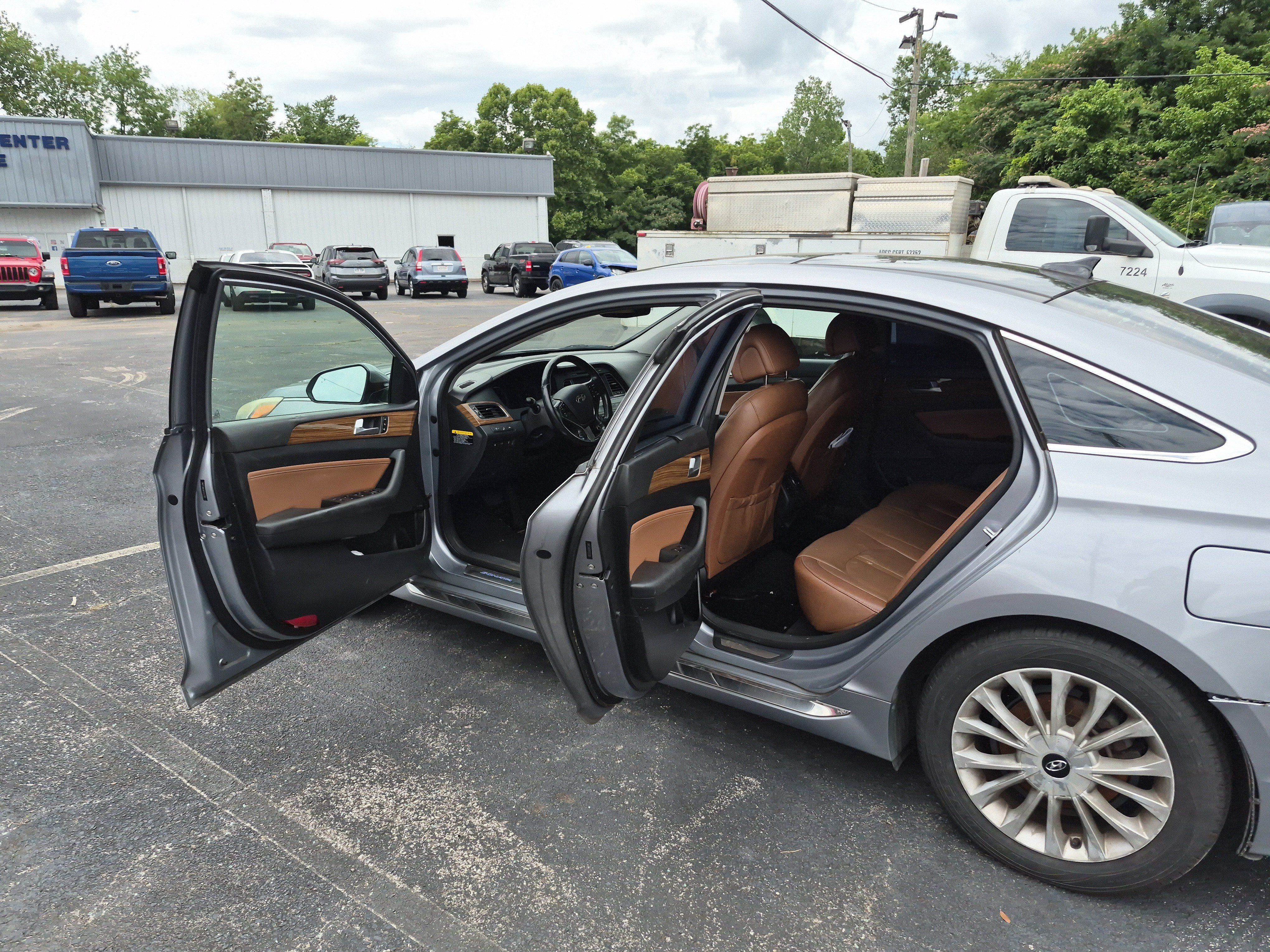 Used 2015 Hyundai Sonata Limited w/ Option Group 06 FWD image 13
