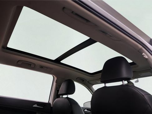 Used 2020 Volkswagen Tiguan SE w/ Panoramic Sunroof Package image 34