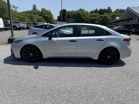 Used 2022 Toyota Corolla SE FWD image 2