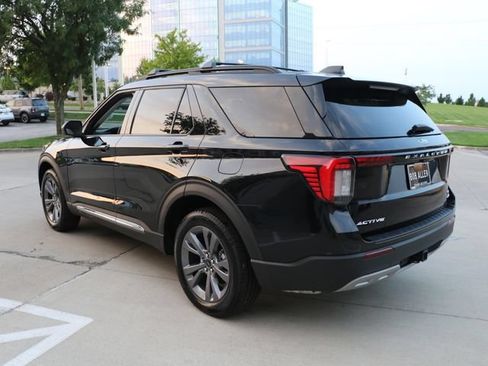 Used 2025 Ford Explorer Active w/ Active Comfort Package AWD/4WD image 5